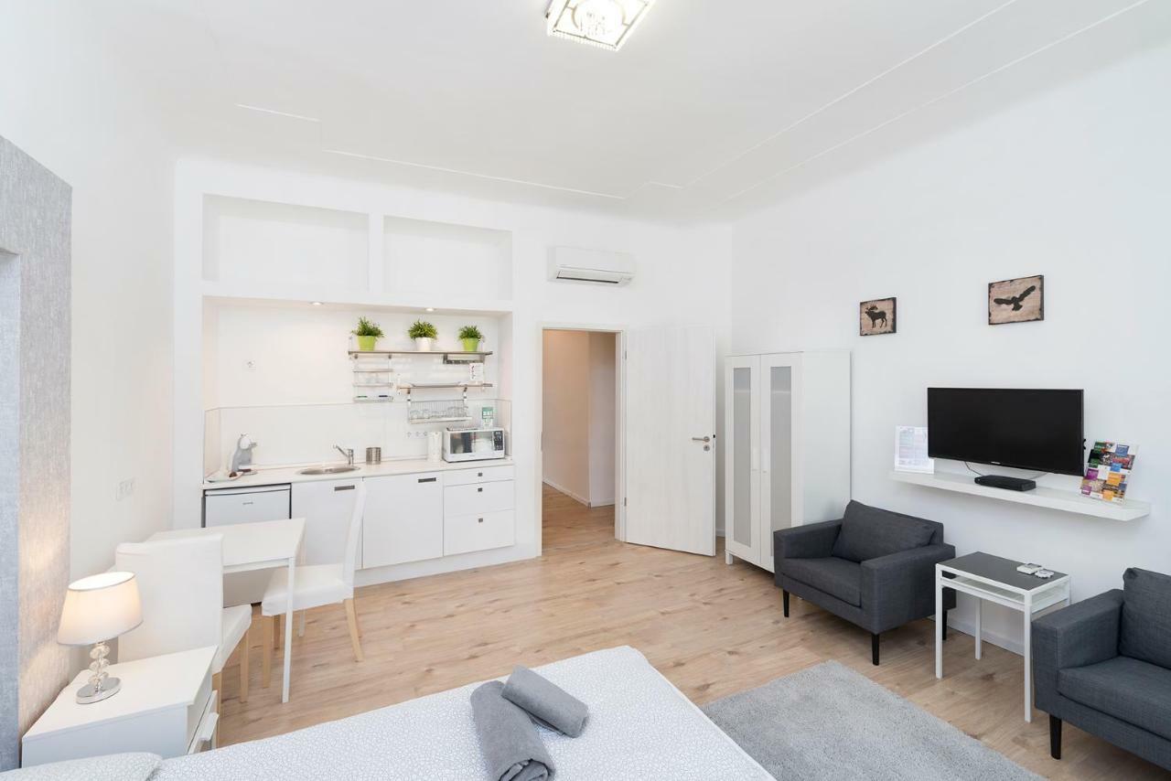 Astoria Flats 1 * Budapest
